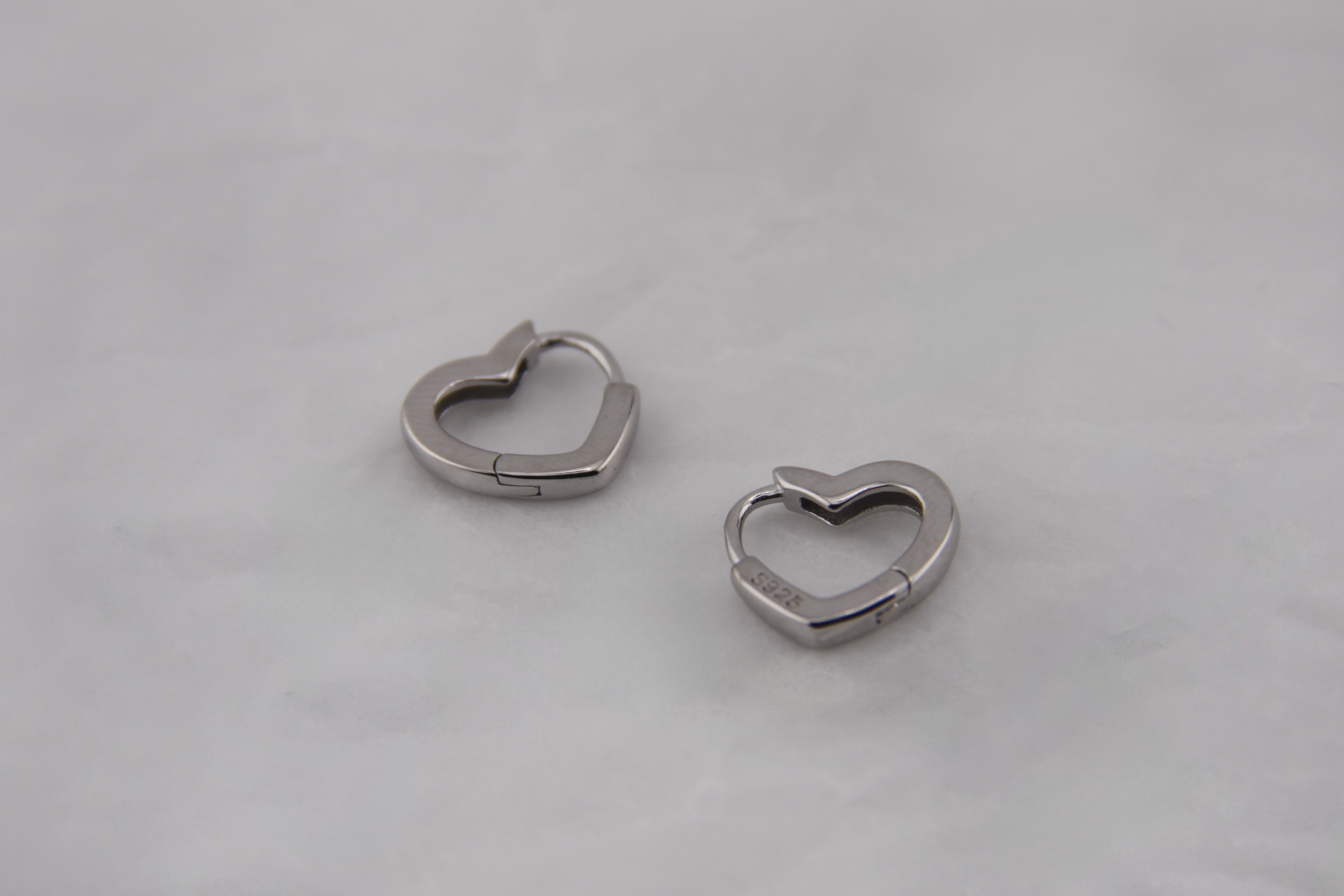 Brincos Love Shape - Prata 925